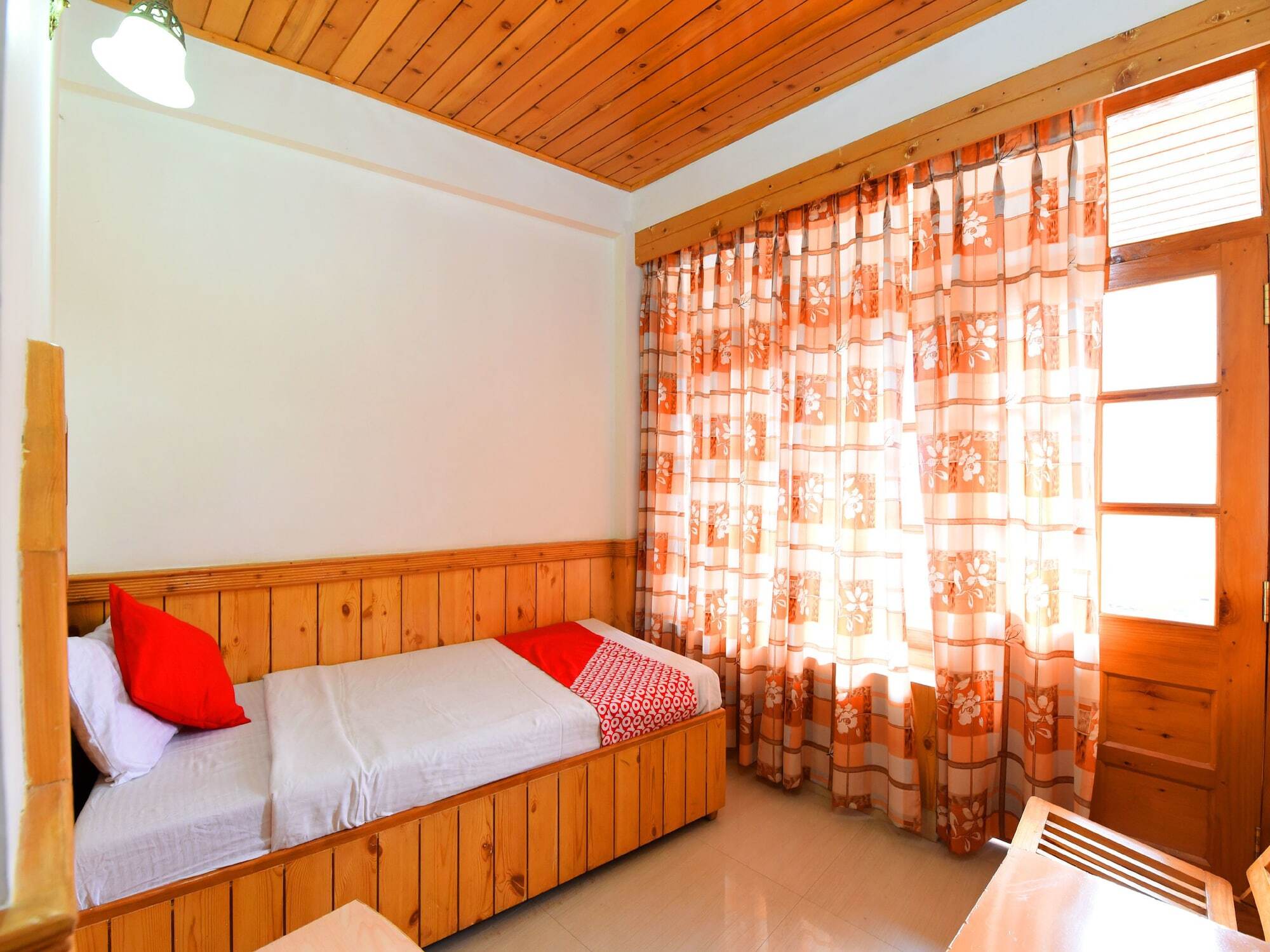 Oyo 13947 Tourist Nest Hotel - Manali (Himachal Pradesh) — Photos 3